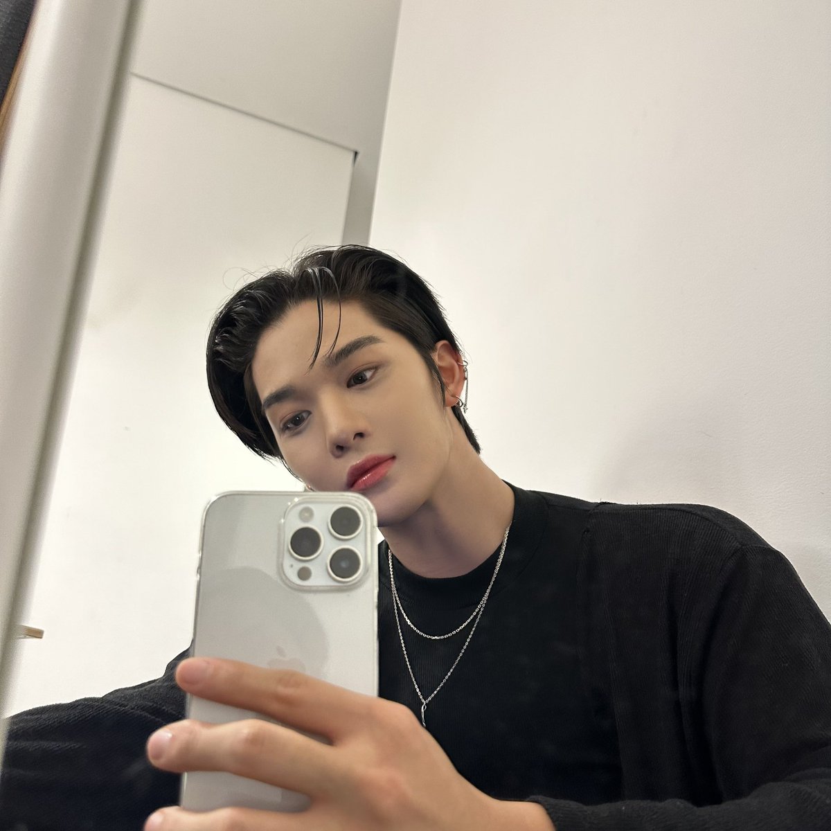 CIX_twt's tweet photo. zoom in👀

#CIX #FIX #팬바라기 #배진영 #JINYOUNG #BAEJINYOUNG https://t.co/BbVEBaOgpd