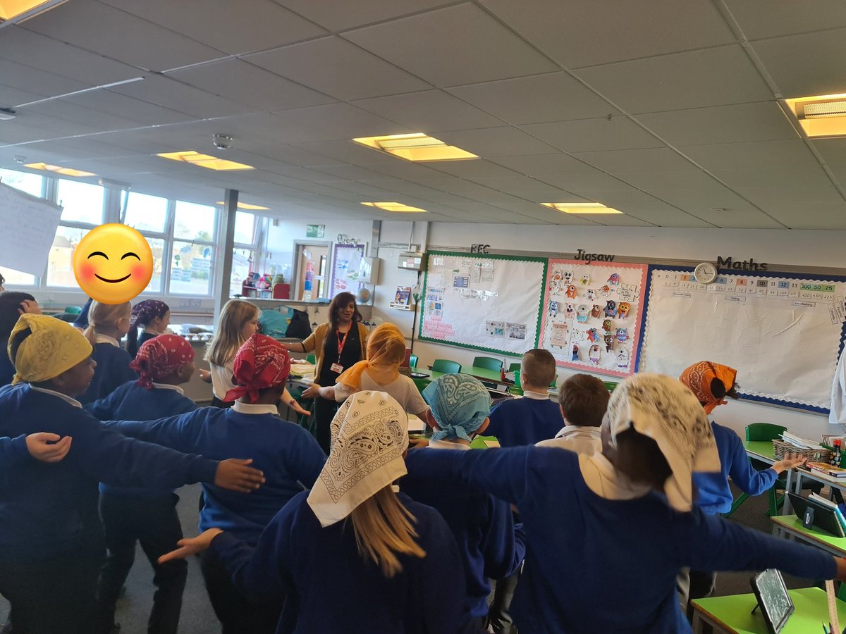 TPAYear3_4CN's tweet photo. We have had a special visitor teaching us this morning - Mrs Singh. We have explored the Sikh faith through testing foods, learning about celebrations, dancing, and looking at artefacts. A fantastic morning! #TPARE @DeltaTheParks https://t.co/bRo5IKpIiN