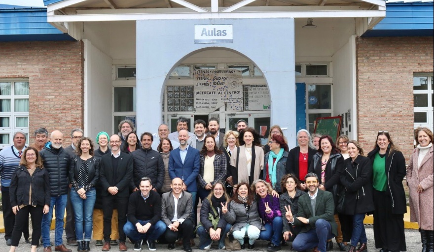 universihoy's tweet photo. 🔸#CODESOC: "Sin Democracia no hay Ciencias Sociales"
📚El Consejo de Decanos y Decanas de Ciencias Sociales y Humanas emitió un comunicado en el marco del Plenario que realizaron en la Universidad Nacional de Villa María.
🔗+Info: https://t.co/FYYw18pKCt https://t.co/iKRAVglahd