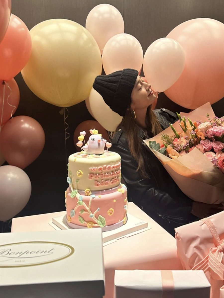 Not in my right headspace but is Minjung expecting a baby girl? 🥰 #LeeMinJung