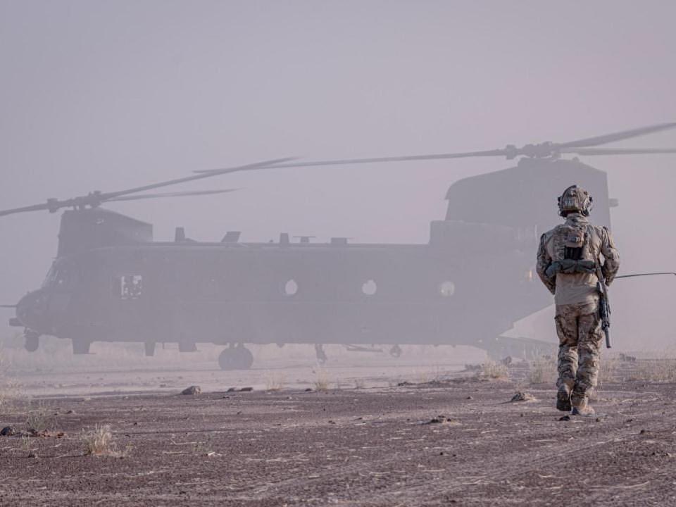 top_force's tweet photo. #COS #1RPIMa #CFST #Forces_Spéciales 🇫🇷 ça me manque les belles photos, le sable chaud. Bref, tout ça! https://t.co/8Q6BUjEu5W