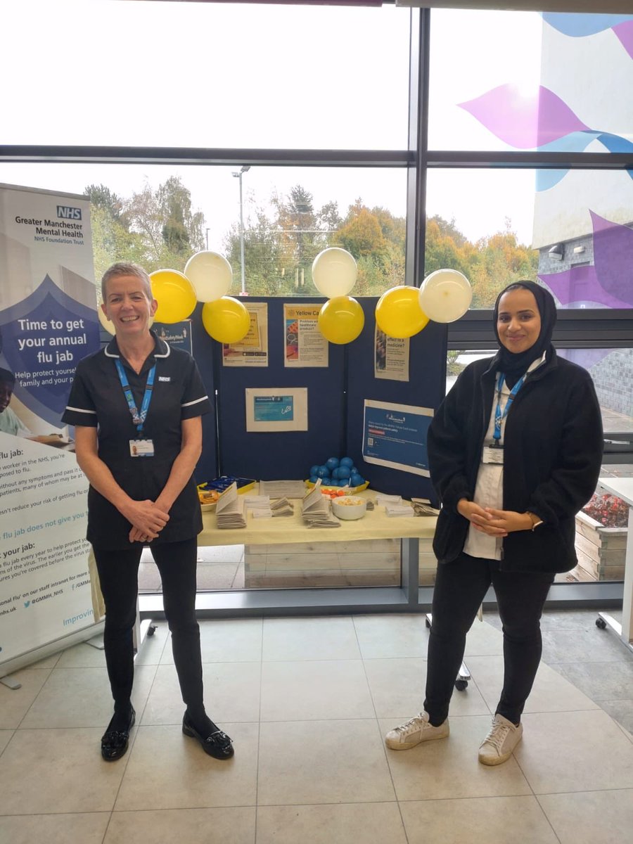 Getting ready for an afternoon in the Curve, raising awareness of the Yellow Card scheme- reporting suspected side effects to medicines. Such an important part of the MHRA MedSafety Week #MedSafetyWeek #GMMH_NHS 💙💊💉💙.