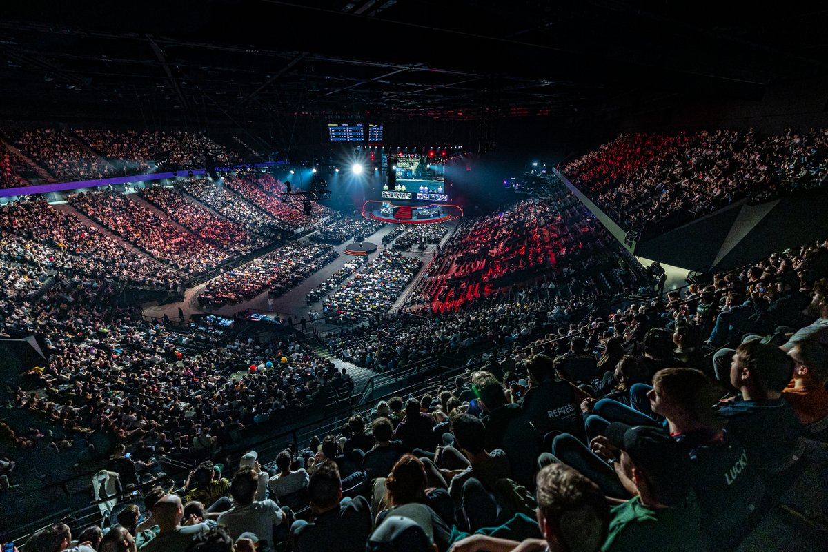 🚨 I will be at <a href="/BLASTPremier/">BLAST Premier 💥</a> Fall Final in Copenhagen as a freelance photographer so if you need any coverage for your media/client - hit me up, happy to talk :) 
📷 Worked for big and small, incl. <a href="/BLASTtv/">BLAST.tv</a>, <a href="/G2esports/">G2 Esports</a>, <a href="/FNATIC/">FNATIC</a>, <a href="/ESL/">ESL</a>, <a href="/LEC/">LEC</a>
📷ishootesports.com
✉️ DM's open