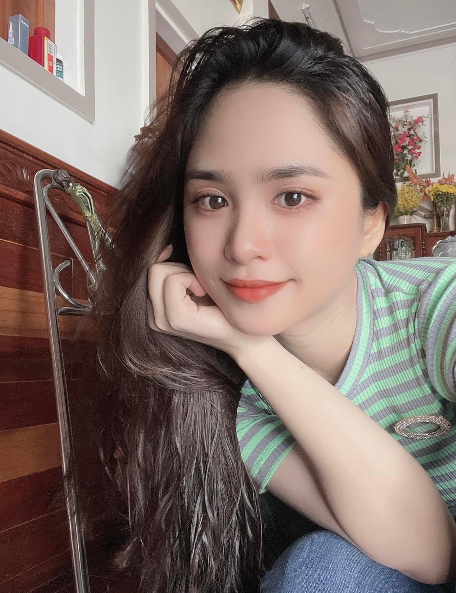 PhiNguyenVN1's tweet photo. Chào buổi tối các bạn! ✨✨

Tối nay em sẽ chia sẽ về cách "Pắt Pét" làm sao cho hợp lý và không bị sì cam sì quýt ạ 😉😉😉 

Nếu thấy hay hãy ủng hộ em bằng việc:
Tym + Cmt + 🦊🦊 + Share nhé 🥰🥰🥰 cả nhà

Pét sẽ chia ra làm 3 loại: 

- "Pét Xám" Pét này hơi hiếm thấy và nghe nói sẽ rất nhiều 💰💰nhưng rất ít thấy nếu thấy thì không nên bỏ qua nhé các anh.

- "Pét Vàng" Pét này rất nhiều có thể ra 1 lượt 3 4 cái trong 1 bài luôn. 

 * Pét này mọi người Pắt thì nên pắt 1 lần đầu nếu ra trùng trong 1 bài nó hiện 2 3 lần thì không nên Pắt lại. 
* Hoặc vào CMT khác đã thấy tym rồi thì không nên nhấn vào coi nữa hoặc tải app nữa (trừ khi Pét cũ mà QC mới chưa tym thì cứ bấm vào xem và tải app nhé) vì lạm dụng nhiều quá sẽ dẫn đến tình trạng 1C 2C nữa nhé các bạn. Lúc đó thì 😭😭 vì tội tham lam.

- "Pét Xanh" là Pét có nhiều QC sì cam nhất nên lựa chọn mà pắt ạ 
* Pắt Pét xanh nên chọn Pét nào uy tín kiểu cho tải app và QC đúng sự thật.
 * Còn một số Pét mà QC về NFT hay link dẫn không hợp lý thì các bạn nên bỏ qua (không phải mình chảnh nhưng đôi lúc mấy bạn Pắt nhiều quá cũng không tốt. 
* Riêng e chỉ lựa Pét vàng và xanh có tải app mà Pắt thôi a

 Bài dài quá tý em sẽ lên thêm 1 bài nữa về cách Bắt Pét đúng luật và đúng quy trình tránh bị cam quýt ạ 

Vì dài quá sợ mọi người đọc chán chia ra 2 lần sẽ dễ nuốt kiến thức hơn 🤭🤭🤭

#AIphoto #Bitget #Bybit #Crypto #Girl #OKX #Trend #Xuhuong