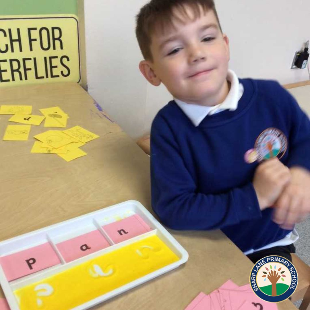 SharpLaneLeeds's tweet image. During Reception's phonics sessions, Carle class have enjoyed developing their blending and early writing skills using small flash cards and coloured sand. Brilliant work, everyone 👏🌟

#EYFS #Phonics #EYFSphonics #LeedsLearning #Reception #SharpLaneSchool