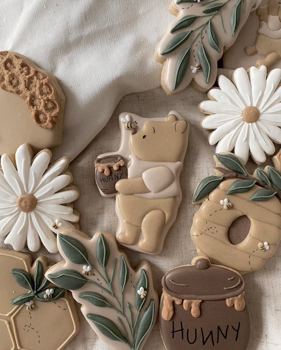 dazzlinghavens's tweet photo. Winnie the Pooh cookies https://t.co/lc6OQZT1aQ