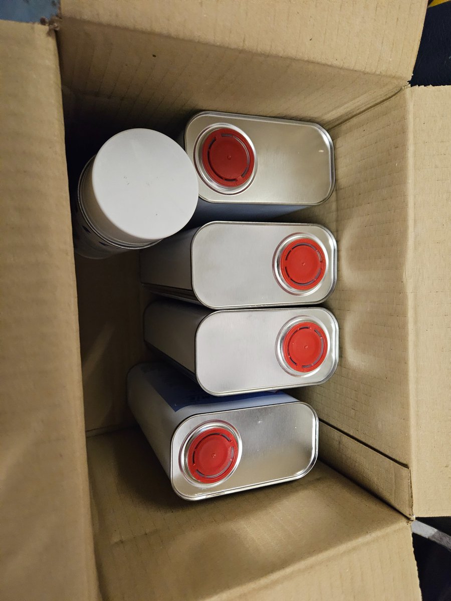 bluebirdk7's tweet photo. Polyurethane has arrived. Only a spoonful to experiment with but that's our way. Learn & practice & get it right. 👍
#Engineering
#teamwork
#perfecti https://t.co/OrmPYa1YS7