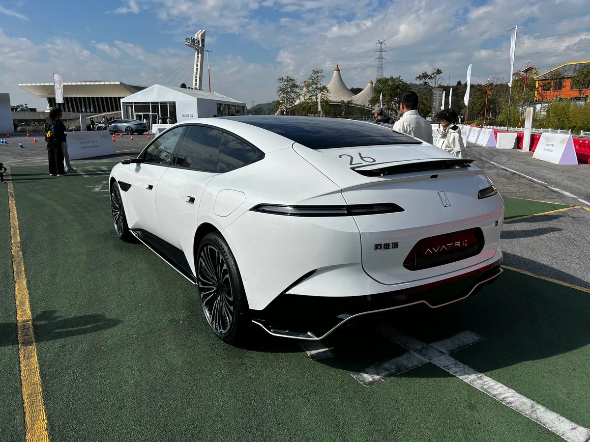 wangfugui68's tweet photo. This is China's brand new electric car, with a very sci-fi appearance, super rich configuration, and support from Huawei, which has attracted great international attention!  Welcome to send me a private message to get the purchase price of this car!#Huawei ＃car ＃carexport https://t.co/KhrWDxjlWS