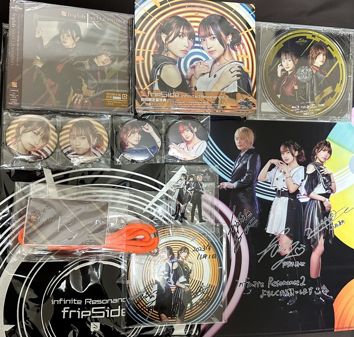 nuts1016_'s tweet photo. infinite Resonance 2とRed Liberationのあにばーさる特典が届きました〜✨
今からたくさん聴き込みたいと思います！！
直筆サインは家宝にさせて頂きますね🥰

#fripSide
#iR2
#RedLiberation https://t.co/dNBpA1bsVS