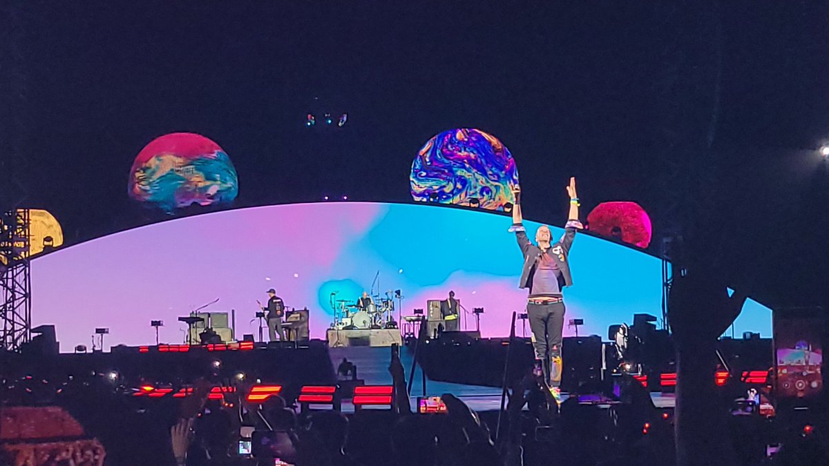 y35653176's tweet photo. あっという間でした!
#coldplaytokyo
#coldp https://t.co/mDPLzsXy61