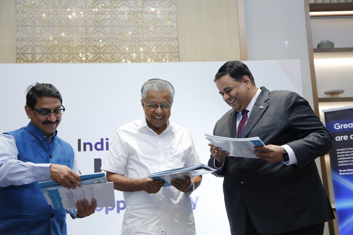 UKinBengaluru's tweet image. Delighted that the Commonwealth Litter Environment Education Packs in #Malayalam by @CefasGovUK was unveiled by @pinarayivijayan at the launch of the UK in Kerala Week. 
🇬🇧 &amp;amp; 🇮🇳 are raising awareness among students to tackle #marinelitter &amp;amp; #plasticpollution #AliveWithOpportunity