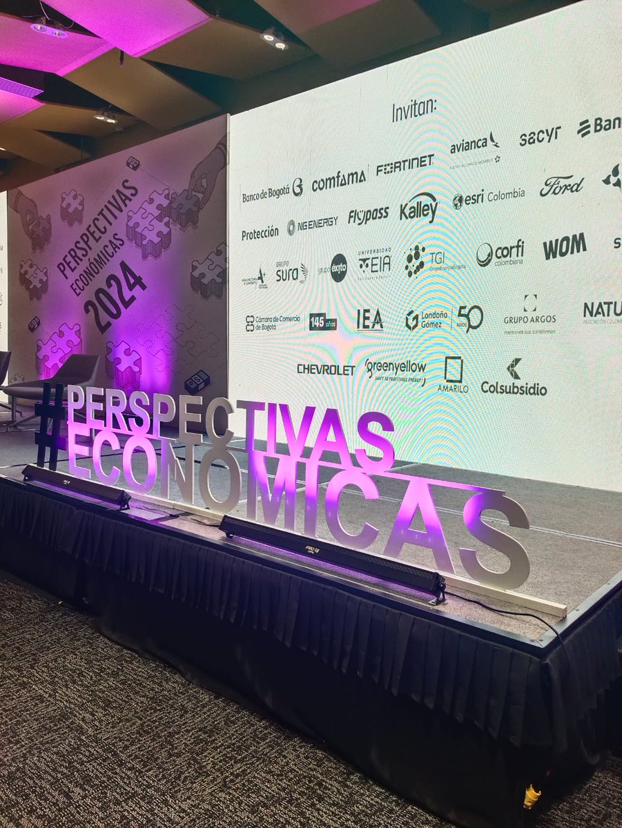 🌟 ¡Hoy es el gran día! Les invitamos a unirse al foro #PerspectivasEconomicas, un evento organizado por <a href="/ValoraAnalitik/">Valora Analitik</a>  y <a href="/elcolombiano/">El Colombiano</a>, donde expertos en economía y finanzas compartirán sus visiones sobre el panorama económico en Colombia.