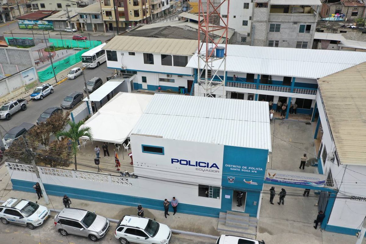 Larry_vite's tweet photo. ENTREGA DE LA REMODELACIÓN, CONSTRUCCIÓN Y AMPLIACIÓN DEL DISTRITO  DE POLICÍA SANTA ROSA Nº6

SALA DE MONITOREO DE UNIDADES DE POLICÍAS COMUNITARIAS (UPC)
#LAseguridad

Con la presencia del Comandante General de la @PoliciaEcuador ,  Cesar Augusto Zapata Correa; https://t.co/YnRVGkrFoQ