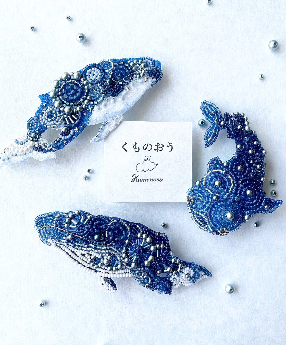 This is a brooch of a whale and a whale shark made with beads dyed with Awa indigo.
It is rare to have all three of them together, so we took a commemorative photo.
They are now living in their respective homes 🐋🦈𓈒𓂂𓏸 
 #beadsaccessory 
 #beadsart  #beadswork 
 #beadsbrooch