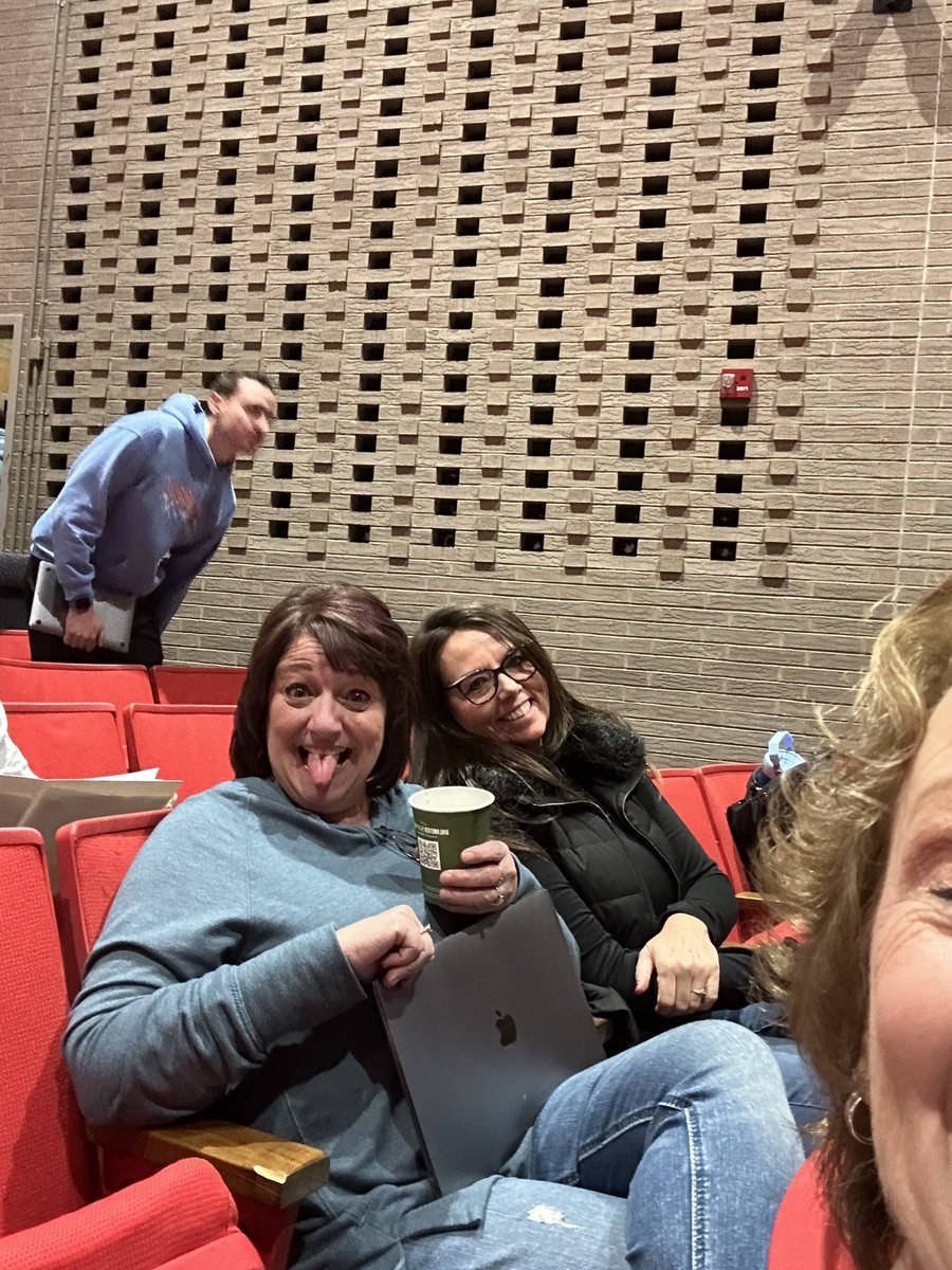 cjjesse59's tweet photo. #Techvemberfest  AELS is ready for a tech filled day! https://t.co/VkFFKx9bOt