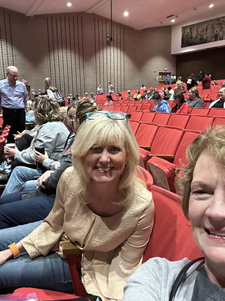 cjjesse59's tweet photo. #Techvemberfest  AELS is ready for a tech filled day! https://t.co/VkFFKx9bOt