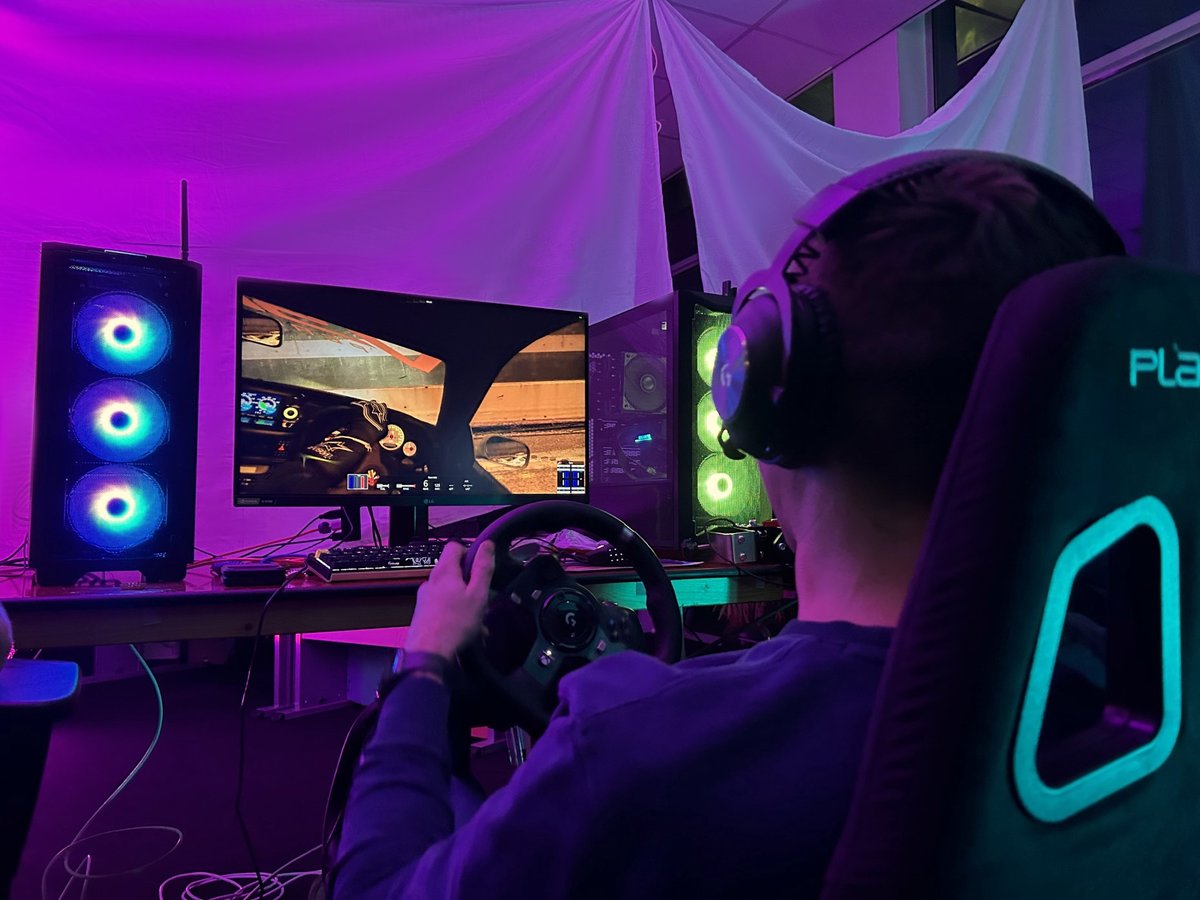 Games, snacks, energydrank en een flinke dosis competitie: Ik heb het dan natuurlijk over de Shock Media LAN-party van afgelopen vrijdag! 

Lees alles over deze fantastische avond in onze nieuwe blog: shockmedia.nl/actueel/de-sho…