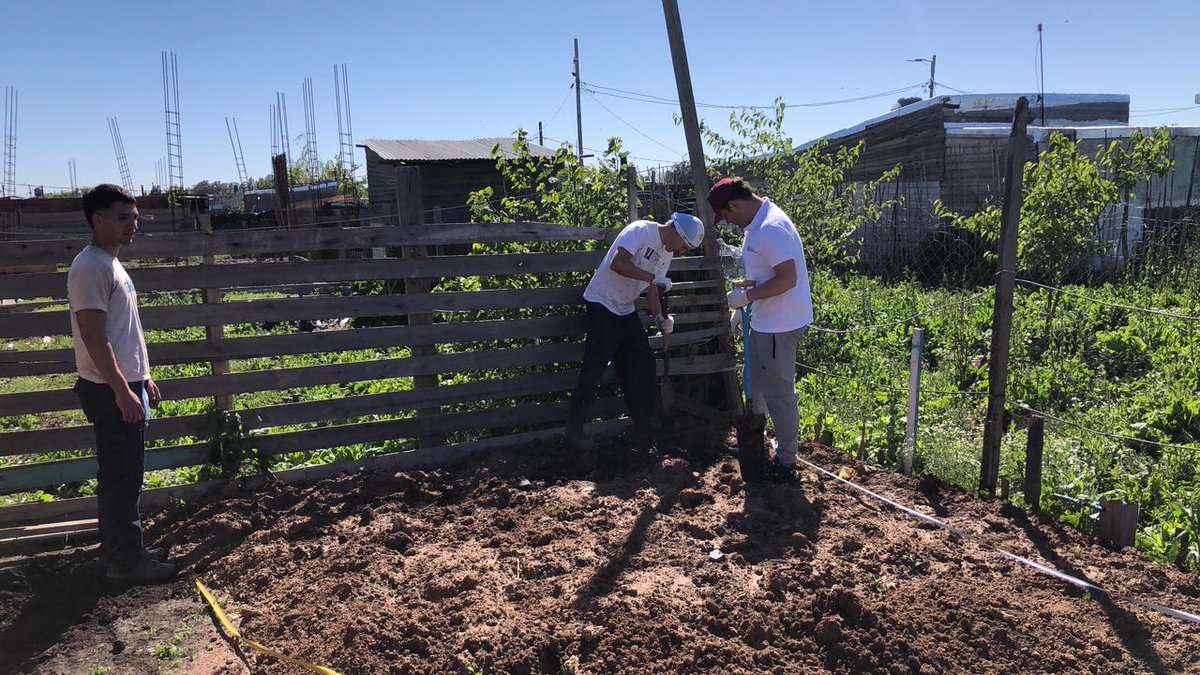 EstudioPortela's tweet photo. "La responsabilidad social empieza por casa". El último finde el equipo del @EstudioPortela participó en la construcción de una vivienda para una familia de #LaPlata bajo la organización y coordinación de @TECHOarg "Derecho a una vivienda digna"🇦🇷🏚️🔨 https://t.co/1PXgwBEGDu