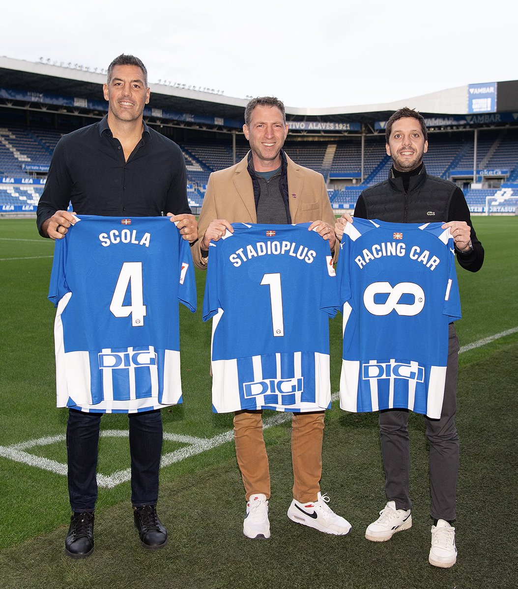 Alaves's tweet photo. 🎮 El Deportivo Alavés tendrá presencia en el videojuego Fortnite

🤝 A través de su alianza con StadioPlus, el conjunto vitoriano se convierte, una vez más, en pionero en el ecosistema digital

🗞️ https://t.co/6PUqxc0aOx https://t.co/Qjma92bDl5