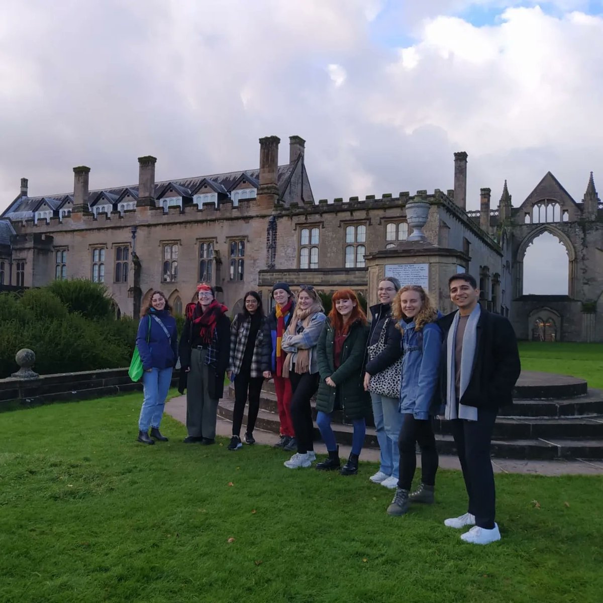 ladylazarusliv's tweet photo. In other news, I am on the Exec team for the Postgraduate Society this year and I organised a trip to Newstead Abbey at the weekend. It was such a lovely, wholesome day in the autumn leaves, taking in the history Nottingham has on its doorstep. ๐งก #phdfamily https://t.co/N2JgWJNT0Y