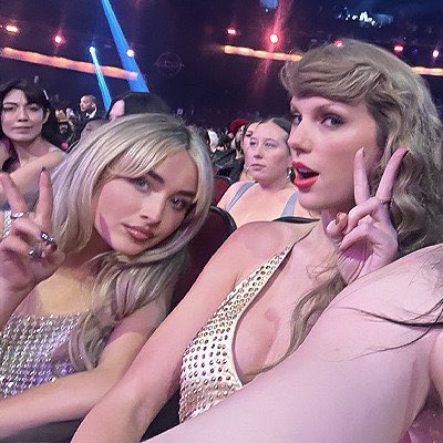 TheErasTourArg's tweet photo. Dos días para los shows en Argentina💋

#BuenosAiresTSTheErasTour https://t.co/uHc9thkHrG