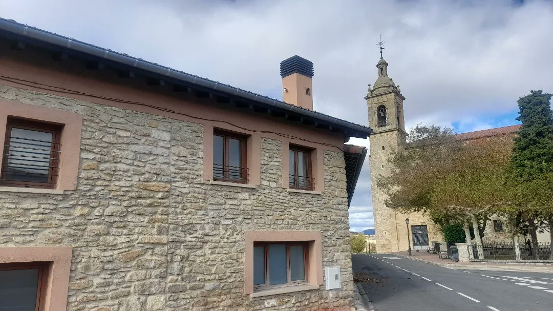 AcoaAke's tweet photo. 📌  Reparación del tejado del Centro Social del #concejo de #Ariñez 🚧  #Ariñiz|eko #kontzeju|ko gizarte-zentroko teilatuaren konponketa

#ObrasMenores 2023 #ObraTxikiak @Araba 

Zona Rural de @vitoriagasteiz|ko Landa-eremua #ACOVI #GKE #Araba #Alava https://t.co/4nLLI72EFc
