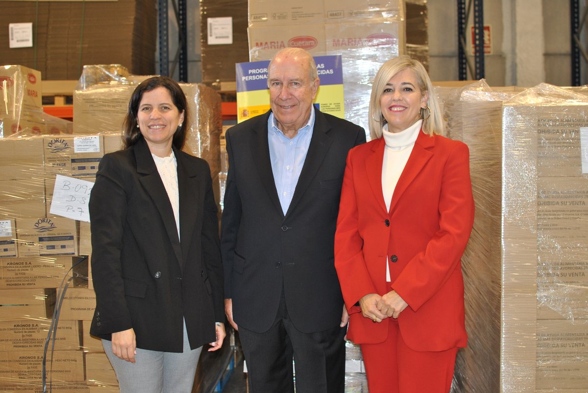 B_Alim_Sev's tweet photo. Isabel Mayo de @SubdeGobSevilla ha visitado el almacén del @B_Alim_Sev para conocer más acerca de la labor de la fundación y comprobar la gestión del #ProgramaFEAD.
Durante la visita ha estado acompañado por nuestro patrono, Juan Pedro Álvarez.
#BancodeAlimentos
#Sevilla https://t.co/3PQ7hOSBbd