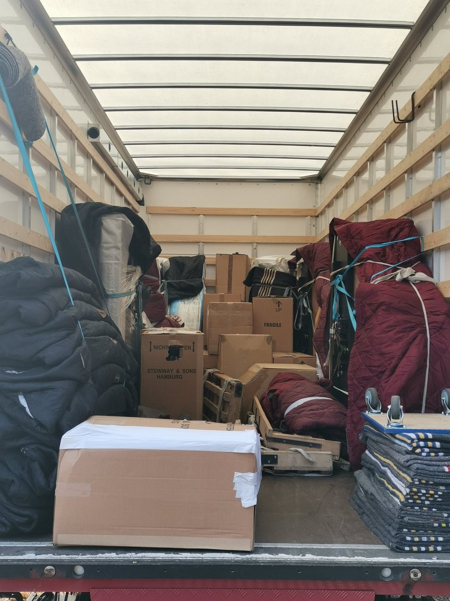 greshamsbritten's tweet image. The big day has arrived. Our new fleet of Steinway @SteinwayHallUK pianos arrives @Greshams_School #Allsteinwayschool #highperformance #opportunity #music #greshams