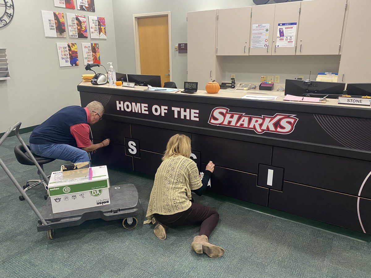 Stephdw2414's tweet photo. New look for SCI! Oh, and get yourself a principal and tech coordinator that doesn’t hesitate to help out! Shout out to Diane and @MichelleBunnell for stepping up to make our school amazing! @HSESchools #bettertogether https://t.co/PCOtmAgAiA
