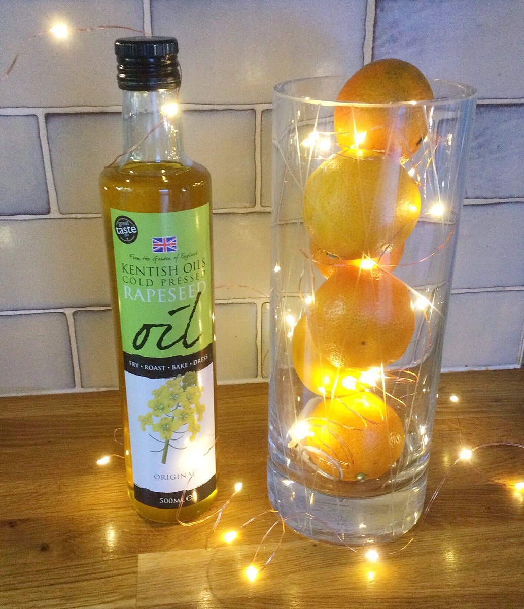 Yes the festive baking has started 🥰 I have Christmas music on and a delicious cake made using <a href="/KentishOils/">Kentish Oils</a> rapeseed oil baking in the oven! It’s a very Christmassy recipe that I’m looking forward to sharing with you all 🌟✨🌟
#ad #tuesdayvibe #ChristmasCountdown