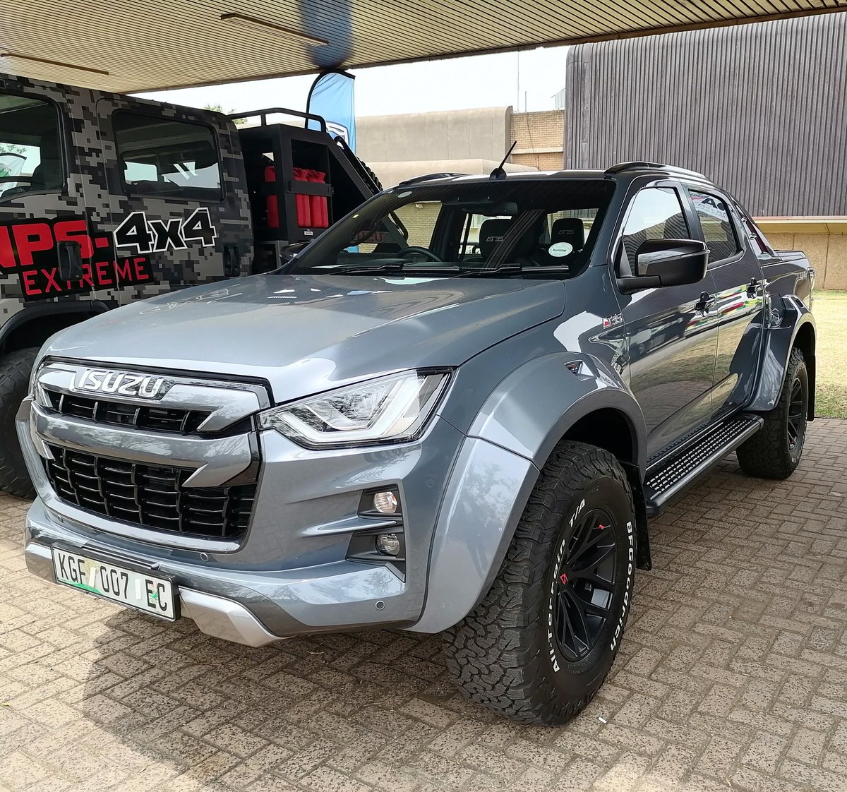 Beast mode activated with the @isuzusa D-MAX AT35
It's a #DMAXThing #AT35 #ExploreWithoutLimits #ArcticTrucks