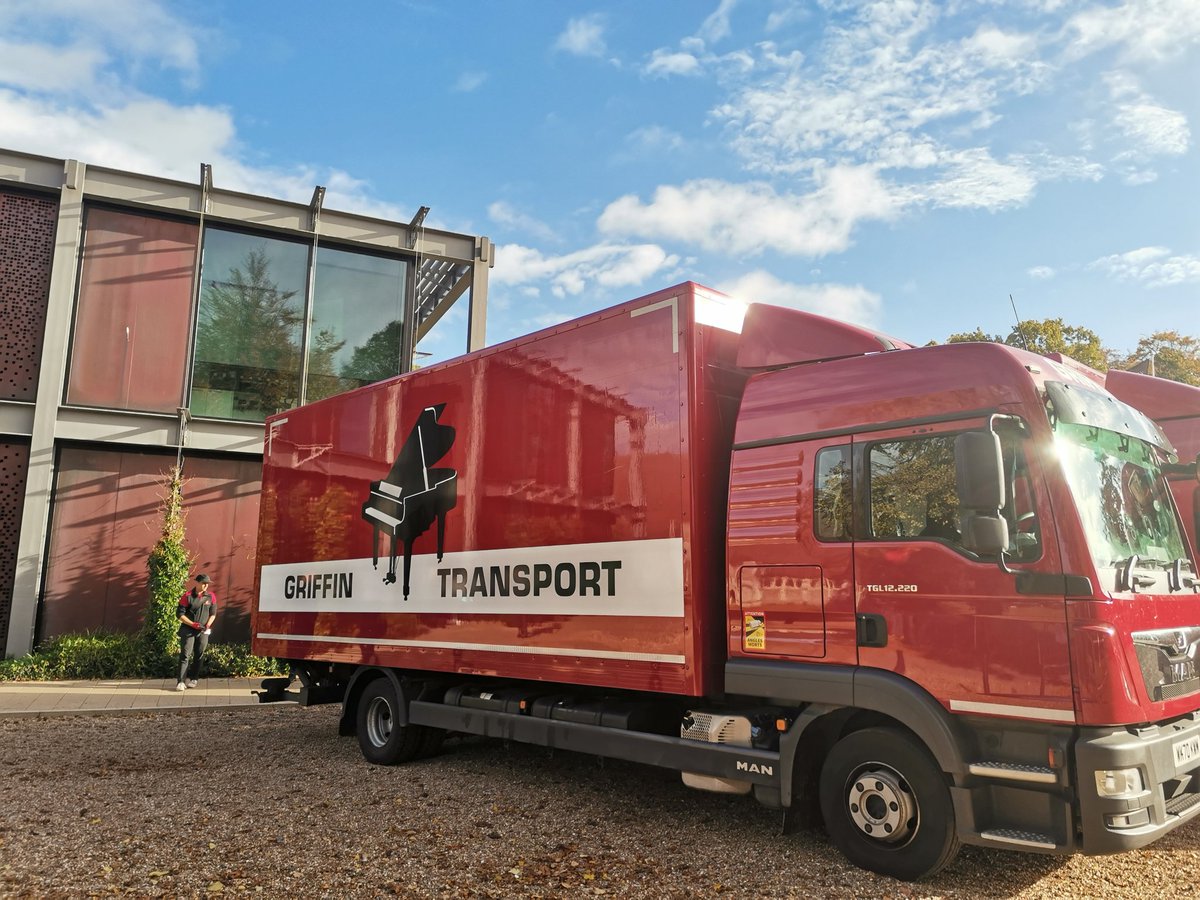 greshamsbritten's tweet image. The big day has arrived. Our new fleet of Steinway @SteinwayHallUK pianos arrives @Greshams_School #Allsteinwayschool #highperformance #opportunity #music #greshams