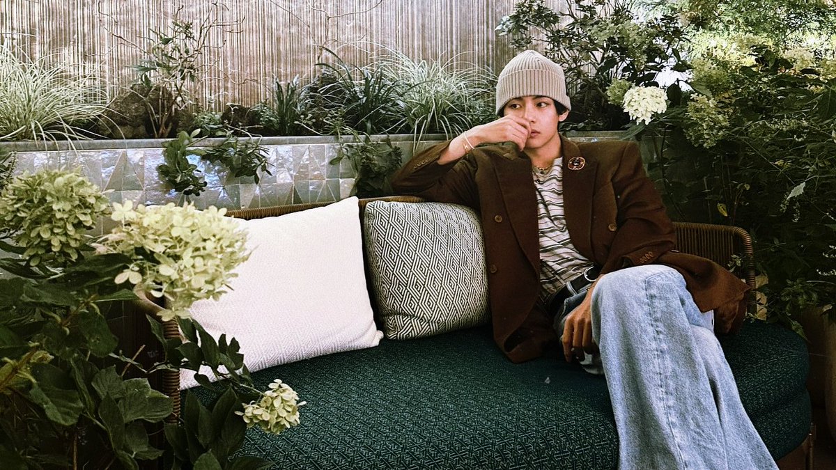 healwithtae's tweet photo. 🎞️☘️ | kim taehyung https://t.co/7unDNp7Afj