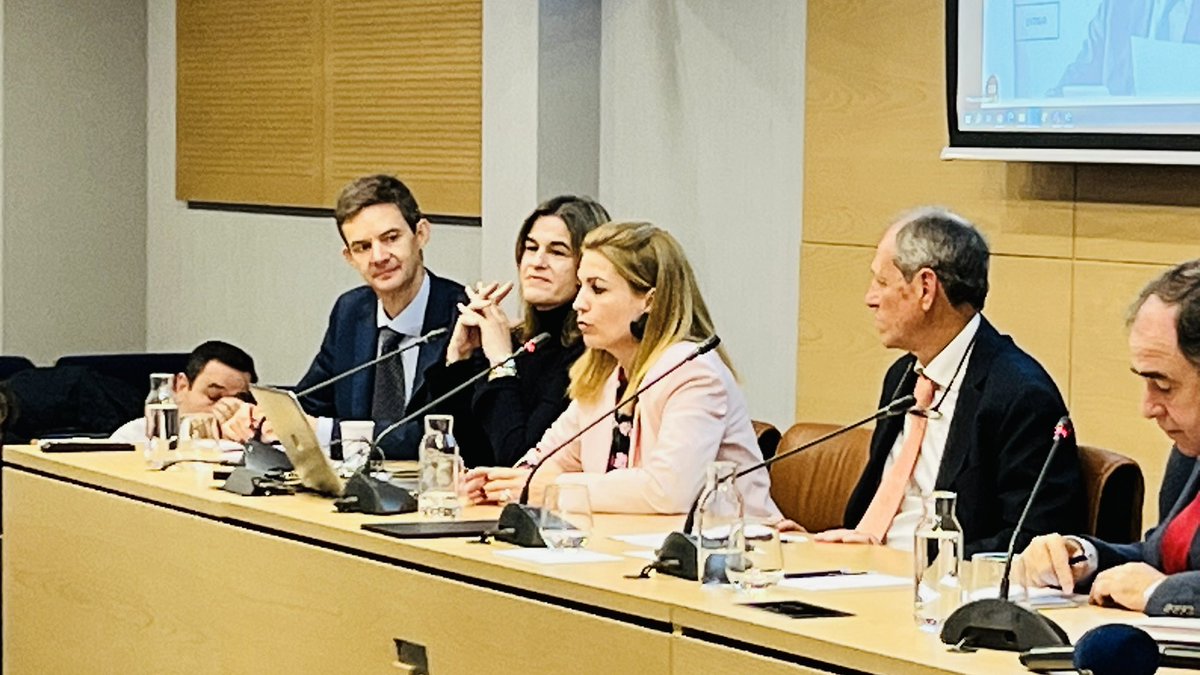 Hilda Garrido  y <a href="/TeresaGrandamp/">Teresa Granda Marquez de Prado</a>  <a href="/Abogacia_es/">Abogacía Española</a> Presentación nueva web formación formacion.abogacia.es en la #JornadaTecnologicaAbogacia para el profesional de la abogacía.