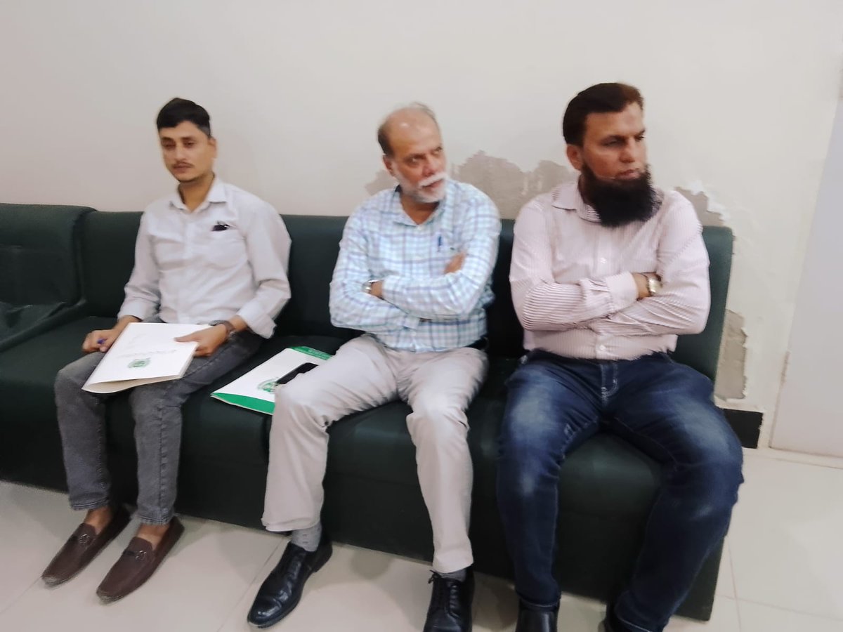 TmcModelColony's tweet photo. میونسپل کمشنر ٹاؤن میونسپل کارپوریشن ماڈل کالونی ظفر اقبال مغل نےاپنے عہدے کا چارج سنبھال لیا۔
ٹاؤن میونسپل کمشنر ظفر اقبال مغل کی زیر صدارت ماڈل کالونی ٹاؤن کے محکمہ جاتی سربراہان کا ایک تعرفی اجلاس منعقد کیا گیا۔
#tmcmodelcolony https://t.co/BjORepJ3Ee