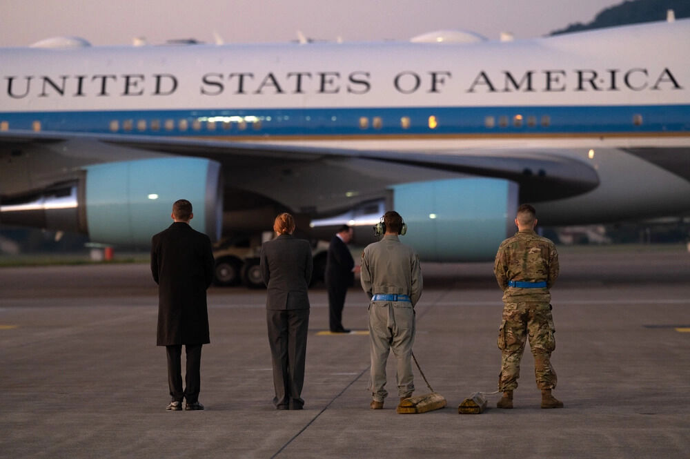AFA_Air_Space's tweet photo. #TeachTuesday VC-25 Air Force One: The VC-25 is a specially configured Boeing 747-200B equipped for airlifting the President and his entourage. VC-25s operate under the call sign “Air Force One” when the President is aboard, and Special Air Mission during non-presidential flights https://t.co/2wcG8mQdms