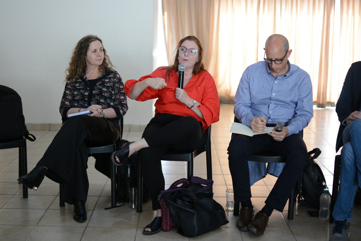 mlauramondino's tweet photo. Participamos del encuentro: “La educación pública a debate. Agenda para una política progresista” organizado por @NexoSForg con los expertos de @AnuarioSaiehe  @nicolasarata77 Myriam Southwell @GabiLamelasok y Adrián Cannelotto🏫
Educación pública, siempre!✊

#SantaFe #educación https://t.co/9xbttWvTZW