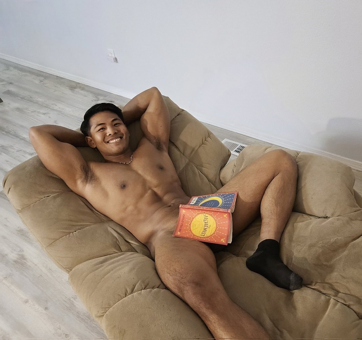 hipstran's tweet photo. Turn the page for me 📚💦

Link in bio 🔥 

#npccompetitor #fitguy #fitness #MensHealth #grit #offseasongrind #onlyfans #onlyfansFree #sellingcontent #explorepage https://t.co/UzSbVi7DbD
