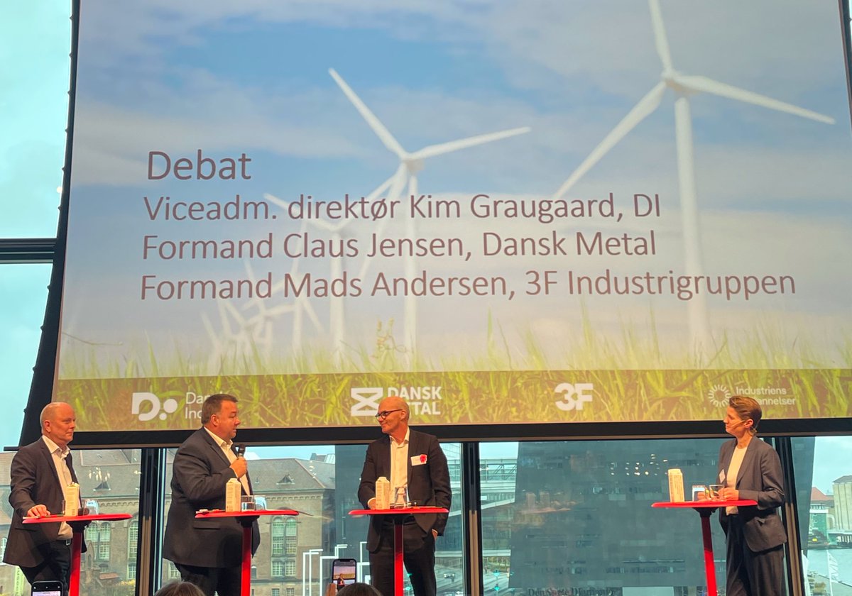 .<a href="/danskmetal/">Dansk Metal</a>’s Claus Jensen ‘Vi har pralet for lidt, om den hverdag faglærte har.’ Opgør i #dkudd nu så vi sikrer nok faglærte til den grønne omstilling. Frem mod 2035 får vi brug for 196000 flere 🙌 i industrien viser ny analyse fra <a href="/DanskIndustri/">DI - Dansk Industri</a> @3F_Fagforening og Metal #dkpol