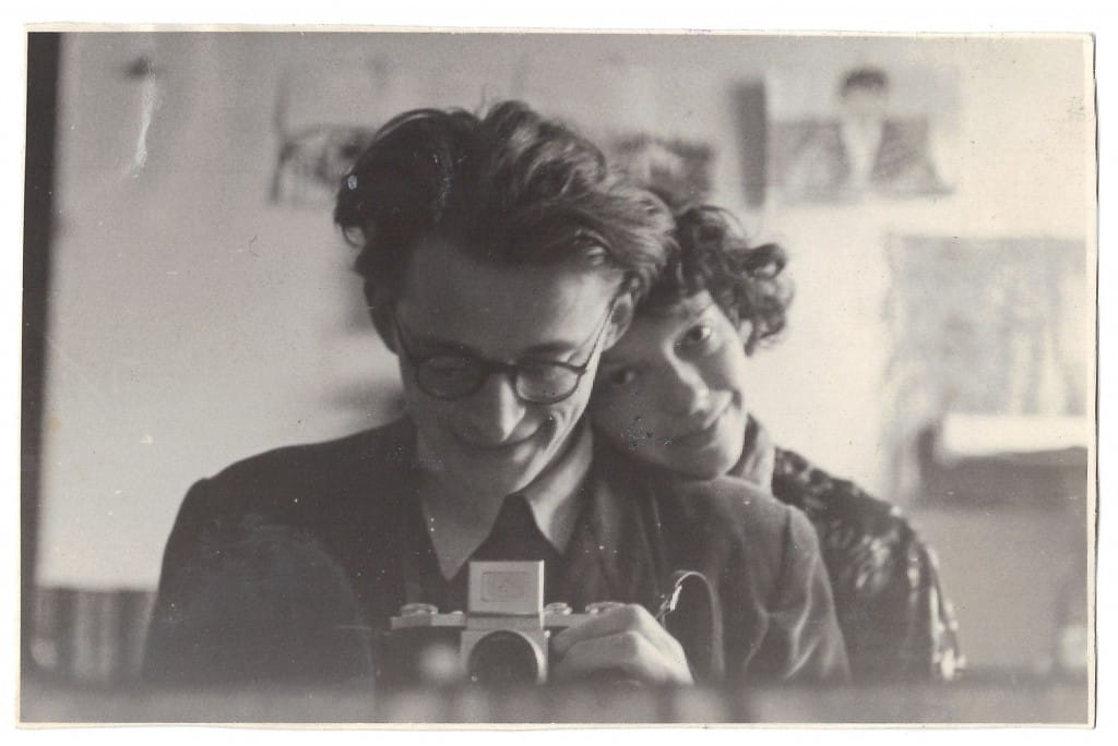 "Cuando somos sensibles, la cercanía con la presencia humana nos sacude, nos alienta, comprendemos que es el otro quien siempre nos salva. Y si hemos llegado a la edad que tenemos, es por que otros nos han ido salvando la vida, incesantemente".
"La Resistencia", Ernesto Sabato