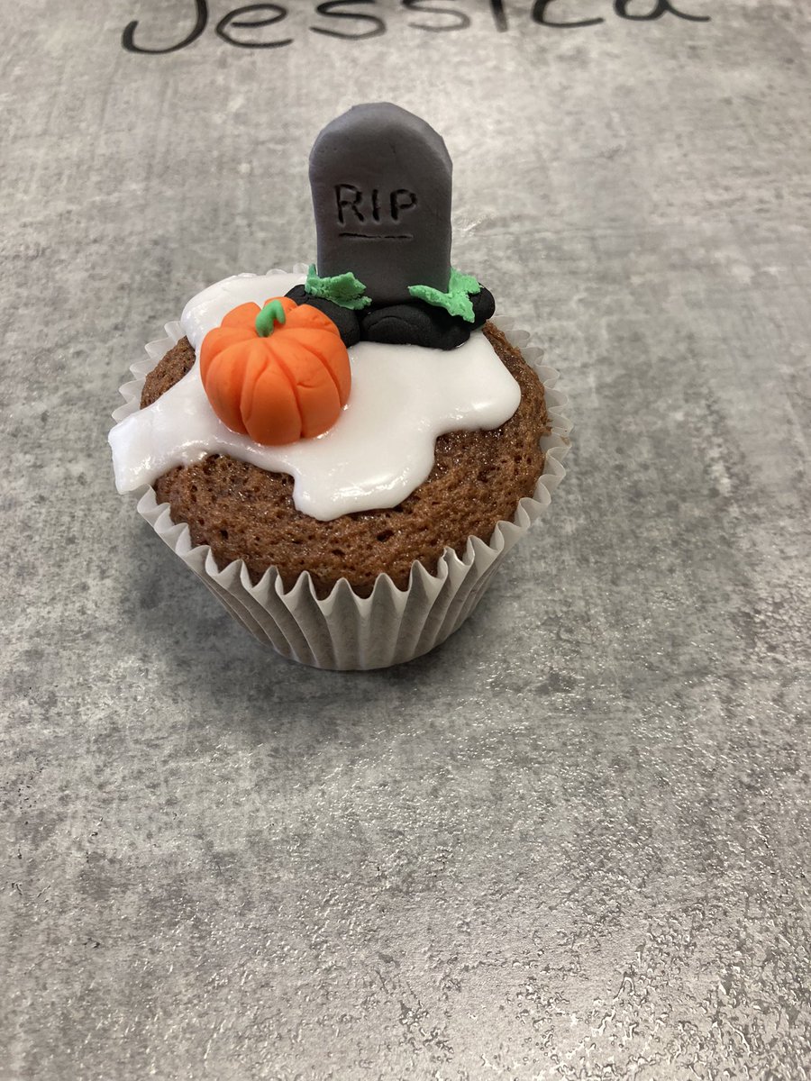 MrHallidayFTT's tweet photo. Better late than never! NPA Bakery made spooky cupcakes during last weeks lesson. Great sugar paste modelling by all 🎃#bakery #halloween #cupcakes https://t.co/0IXBUibuHR