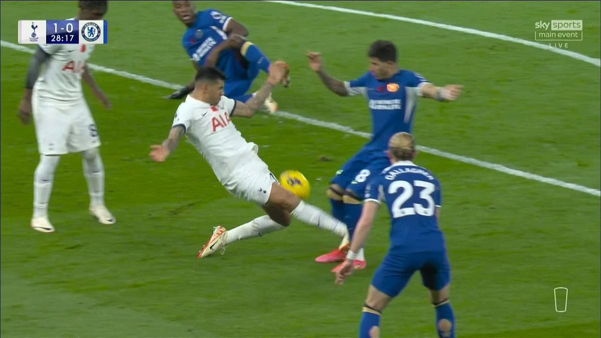 thfc_cho's tweet image. Funny how us Tottenham fans accept the two red cards but Liverpool fans are still on about that game from 10 years ago. Saying Curtis Jone’s tackle isn’t a red is simply being clouded by extreme prejudice. Not only that but Jones didn’t even touch the ball whereas Romero did 😂