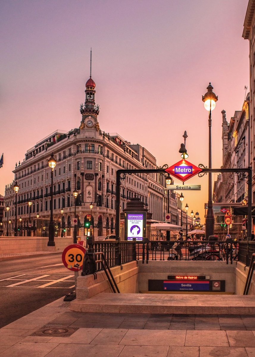 viewsoff's tweet photo. Sunset in Madrid, Spain. https://t.co/vRy7Gs20OU