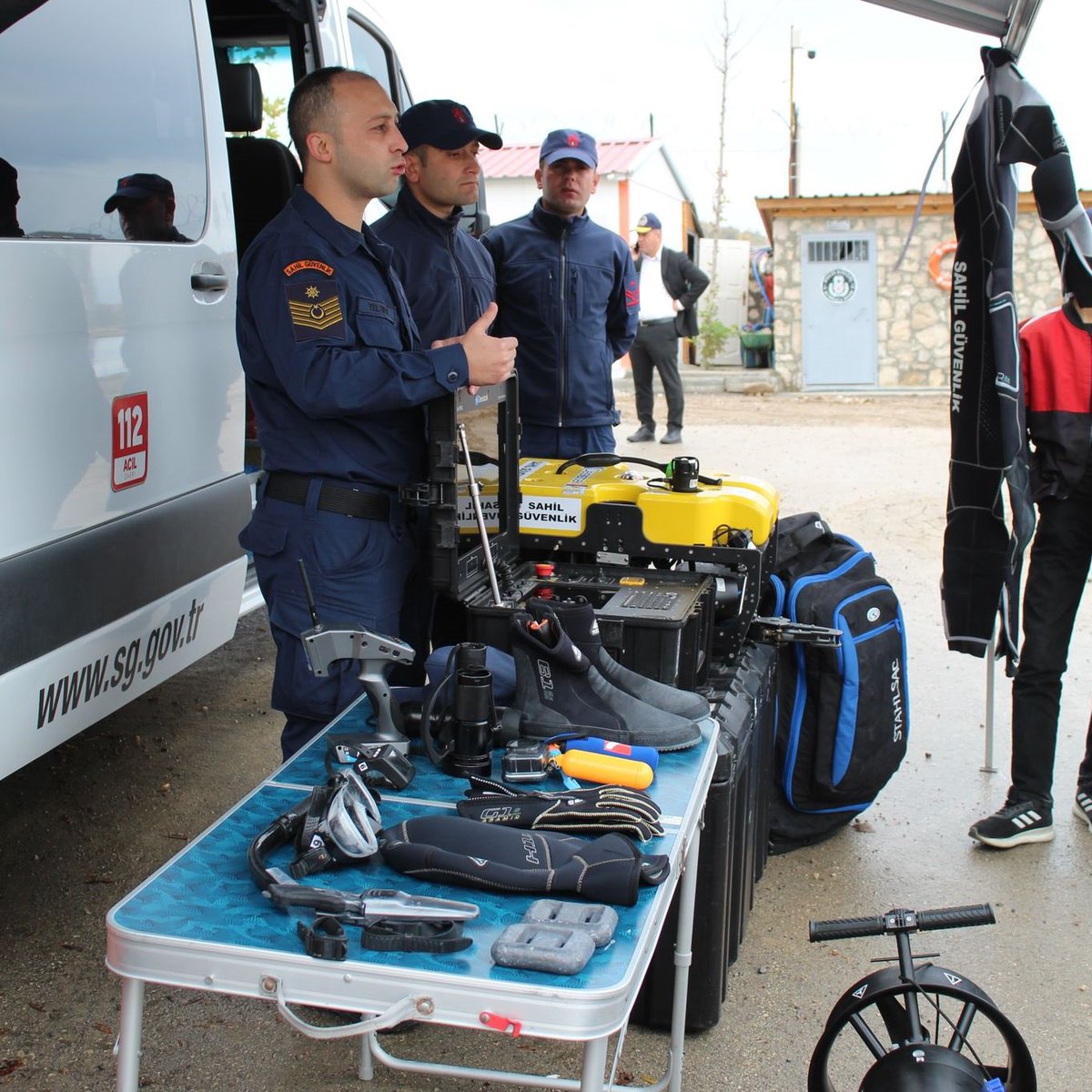 sahilguvkom's tweet photo. Cumhuriyetimizin 100. Yılını Kutlama Etkinlikleri kapsamında Sahil Güvenlik Van Gölü Grup Komutanlığında öğrencilerimizle bir araya geldik.
#SahilGüvenlik
#TürkiyeYüzyılı
#Cumhuriyetimiz100Yaşında https://t.co/VDniT2sEvz