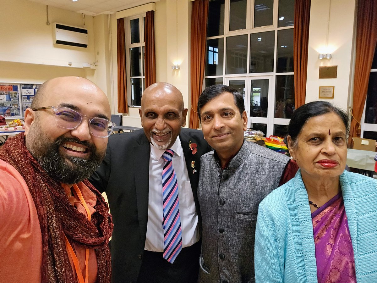 <a href="/RBKMayor/">RBK Mayor</a> It was an amazing Diwali Celebration evening, #Namastekingston with so many stalls, music, and  dancers of all ages, including professional artists 👌✨️🎊 <a href="/RBKingston/">Kingston Council</a> <a href="/krec2016/">Kingston REC</a> <a href="/yoganMBE/">Cllr Yogan Yoganathan MBE</a> <a href="/shsrbk/">Southborough High School</a>