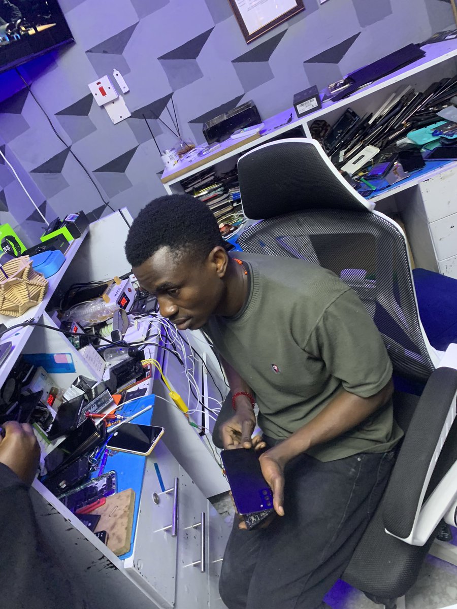 iamunchartad's tweet photo. MNAKARIBISHWA SANA📲
New phone📱 
Top up🔄iPhone to iPhone✅
Top up🔄android to iPhone ✅
Accessories ✅
Smart watch ⌚️✅
Free WiFi 🛜
Na malekebisho ya simu aina yeyote zinapatika📶
No: 067 729 4969
📍 Agrey Street, Ilala, Tanzania
Karibuni sana
🙏🔁 https://t.co/bOgaFqojVS