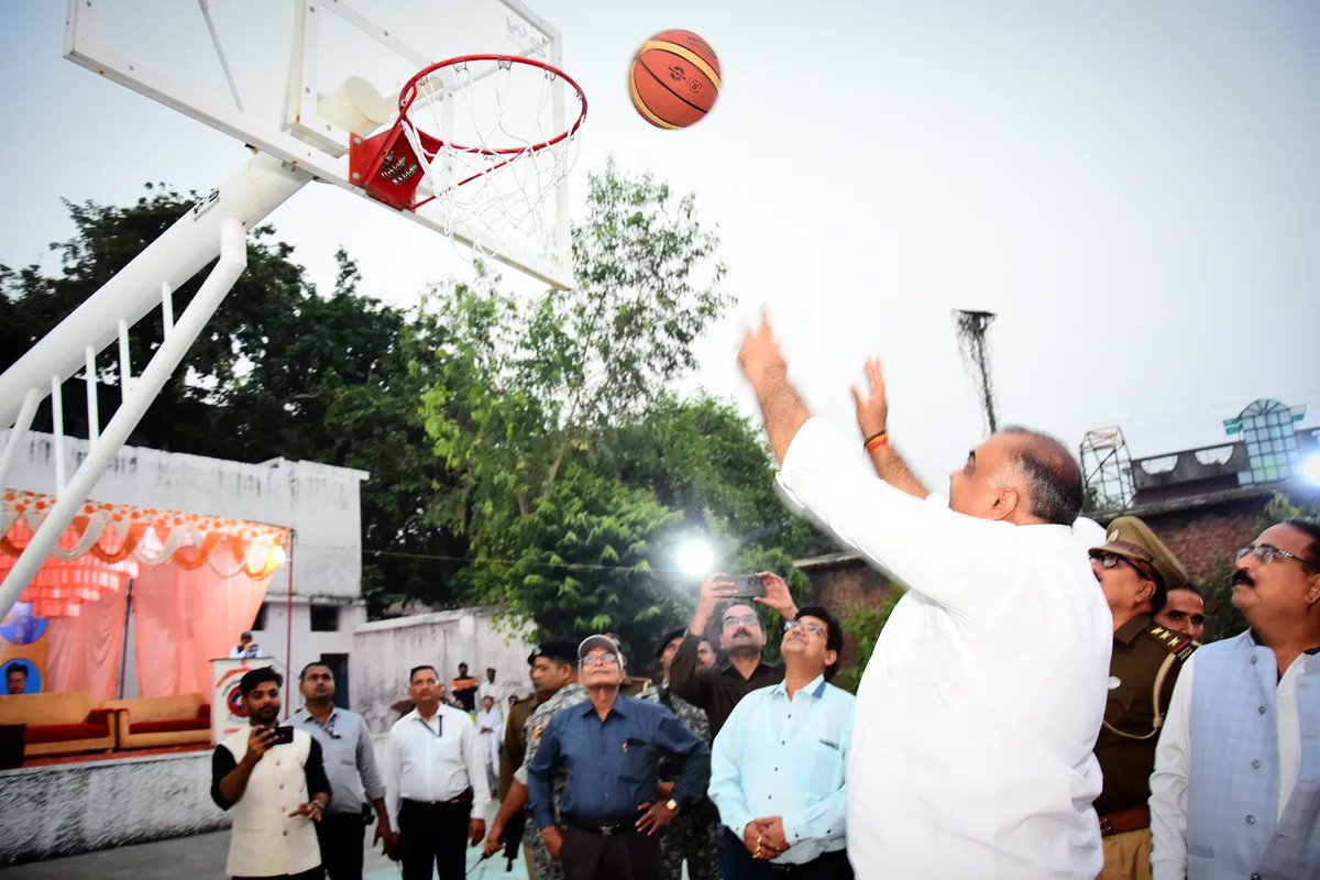 AkashSaxenaBJP's tweet photo. आज कोसी मंदिर रोड स्थित, सरस्वती विद्या मंदिर इंटर कॉलेज में डिस्ट्रिक्ट रामपुर बास्केटबॉल एसोसिएशन द्वारा आयोजित "62वीं वरिष्ठ महिला उत्तर प्रदेश बास्केटबॉल चैंपियनशिप-2023" में बतौर अतिथि सम्मिलित हुआ।

#sports #Uttarpradesh #kheloindia #basketball 
#Akashsaxena #Mlarampur #myogiadityanath #Bjp4up #Rampursevak_karyalay #rampurmla #Rampurnews #MLAakashsaxena