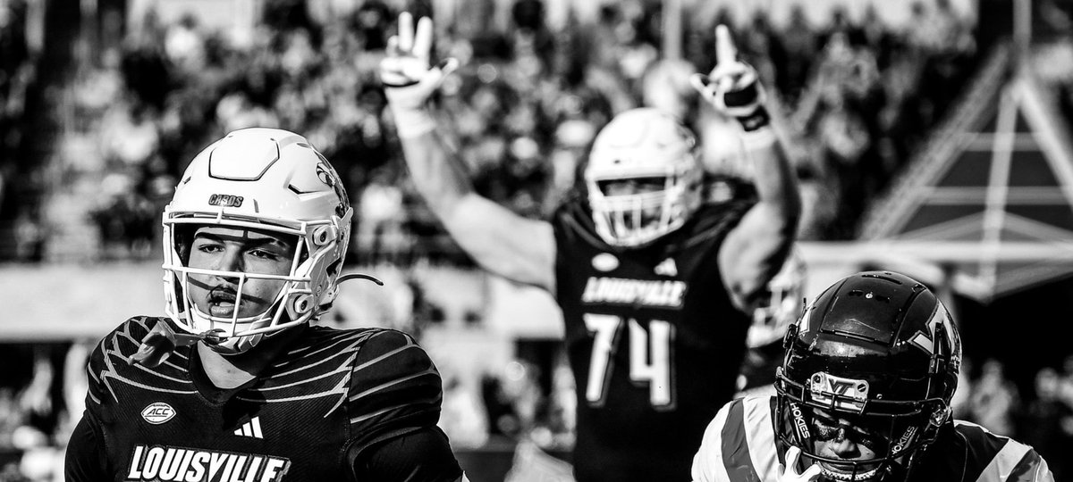 CardSportZone's tweet photo. Ok CardNation we want to hear from you!
Give us your predictions for Thursday's Glow game vs Virginia! We will use your guesses for a story on the site! #LsUp #GoCards #BrohmSquad #LetsPlayFootball #ACCCG #NY6 #CFP #NineAndOneLoading #GlowGame
πΈ Cred: @UofLNunn https://t.co/PMp6ILstQv