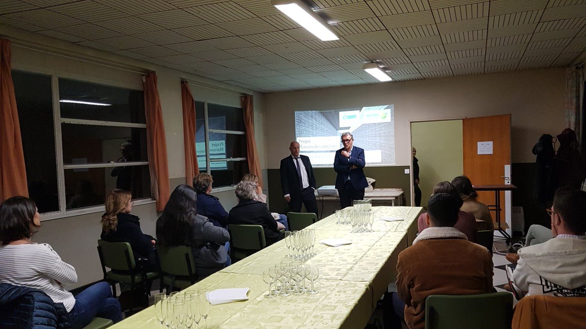 JpLeScornet's tweet photo. Le projet de crĂ©ation dâun Internat partagĂ© rĂ©ussissant internes de ville et hospitaliers avance. SĂ©ance de co-construction hier soir avec les internes pour dĂ©finir les besoins en prĂ©sence des partenaires
#AttractivitéMedicale #CHNM #MayenneCo #Cd53 #ArsPaysdelaLoire #CRpdl https://t.co/FOgRhkxKpC