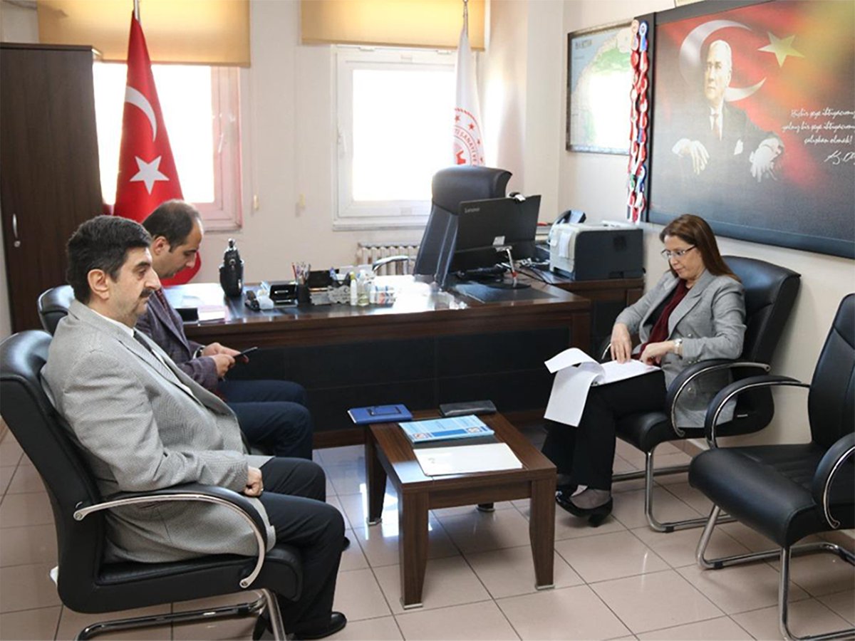 tcbartinvalilik's tweet photo. Valimiz Dr. Nurtaç Arslan, kurum denetimleri kapsamında Sanayi ve Teknoloji İl Müdürlüğü, Tapu Müdürlüğü, Kadastro Müdürlüğü ve Ticaret İl Müdürlüğünde incelemelerde bulundu. 

https://t.co/kSc2uleG97 https://t.co/2Kkkm521Ak
